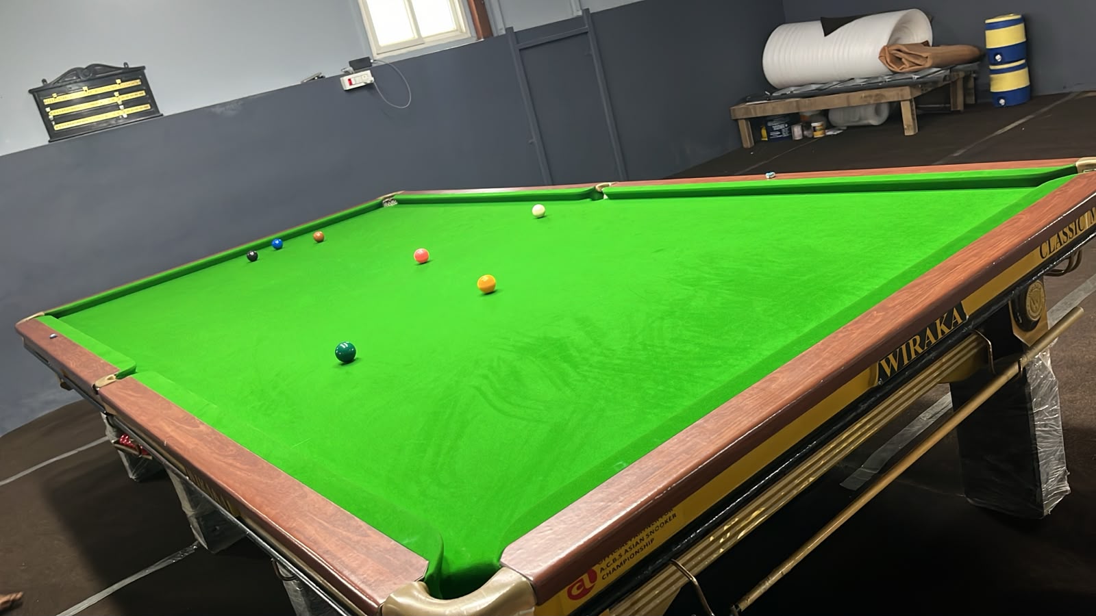Wiraka snooker table in play